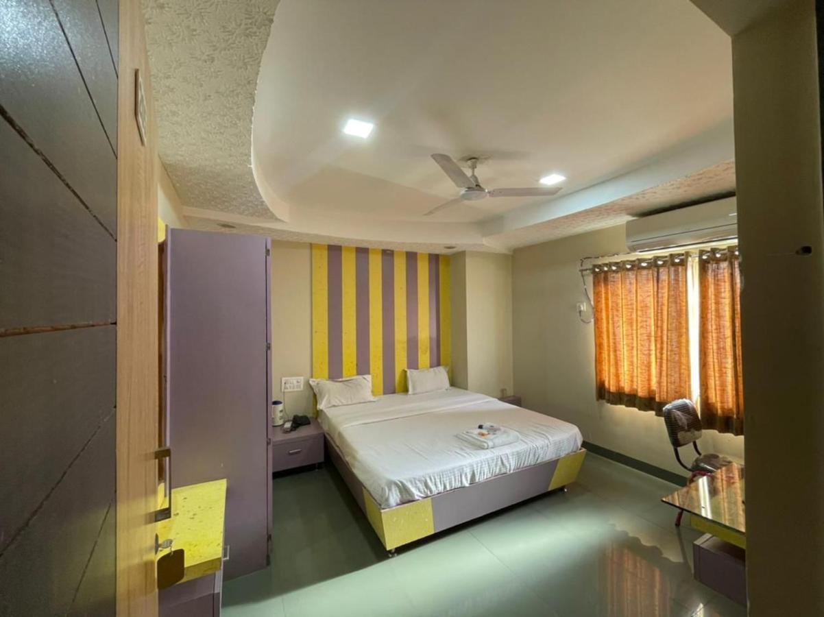 Hotel Holiday Pride Αουρανγκαμπάντ Εξωτερικό φωτογραφία